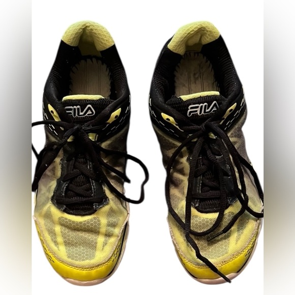 ⭐️3 FOR $12- Fila Sneakers - Picture 1 of 4